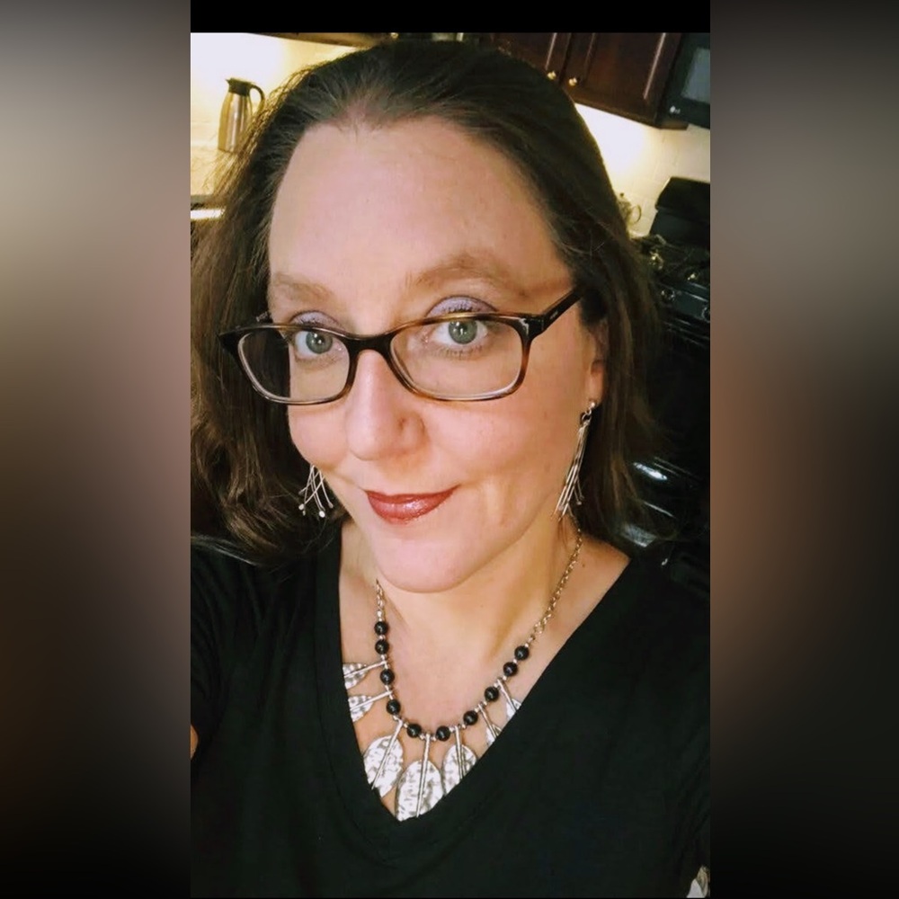 Meet your Posher, Elizabeth